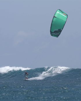 Kitesurfing