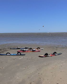 Kitesurfing