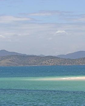 Kitesurfing