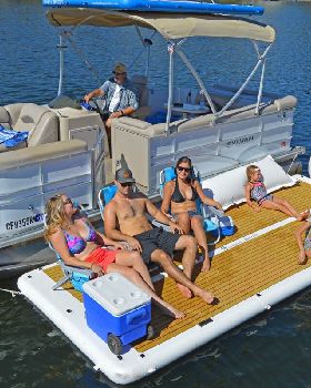Yachtdockoffpontoonboatwithkids-1324548613