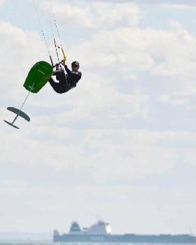 Kitesurfing
