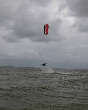 Kitesurfing