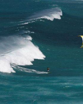 Kitesurfing