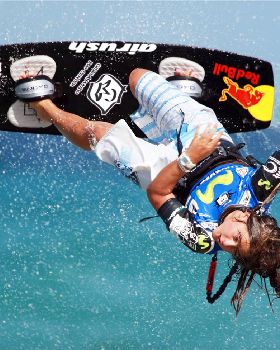 Kitesurfing