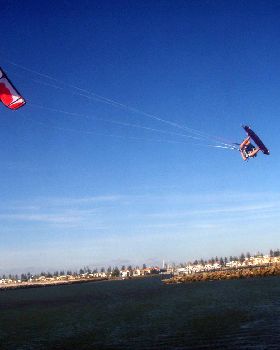 kitelooping in marina 11m, 5000 knots +