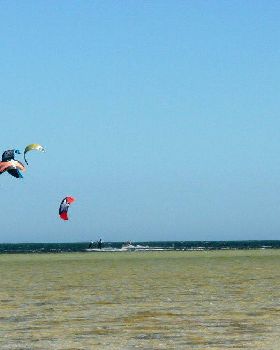 Kitesurfing