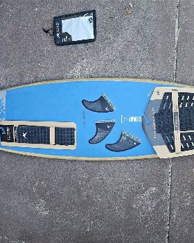 Kitesurfing