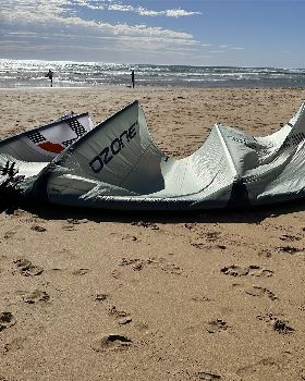 Kitesurfing