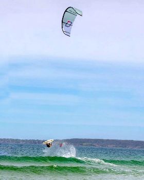 Kitesurfing