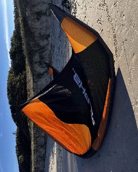 Kitesurfing