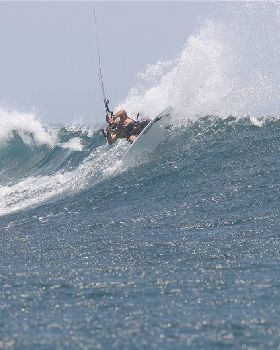Kitesurfing