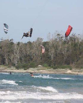 Kitesurfing