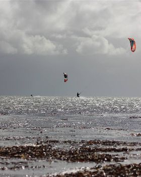 Kitesurfing