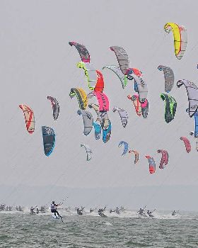 Kite racing start