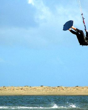 Kitesurfing