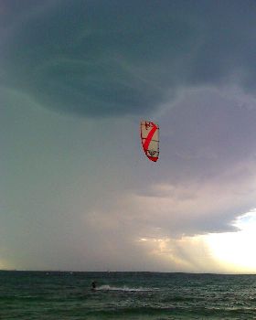 Do kite lines conduct?