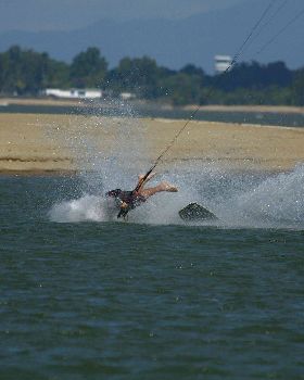 Kitesurfing