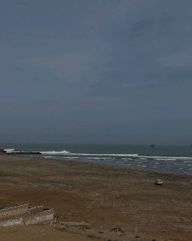 Kitesurfing