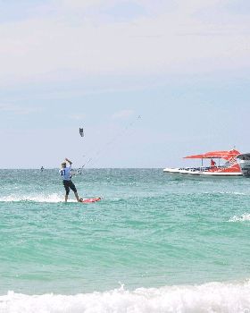 Kitesurfing