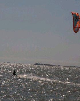 Kitesurfing Lake Albert