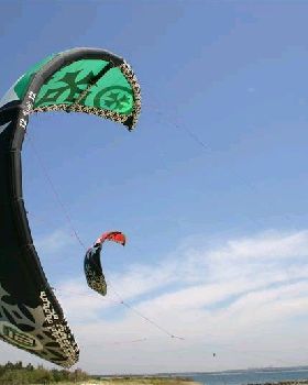 Kitesurfing