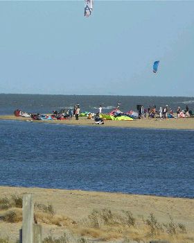 Kitesurfing