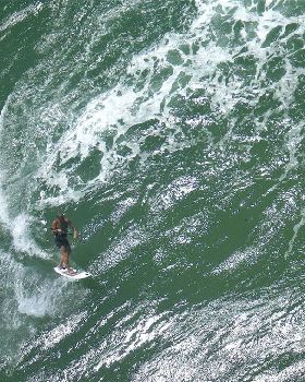 The Alley.. 14 knots, 13M CB IDS, 143 Wave Doctor