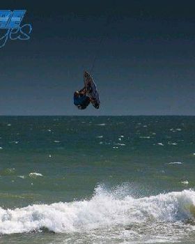 Kitesurfing