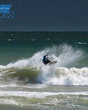 Kitesurfing
