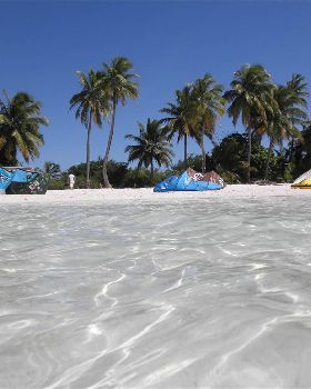 Kitesurfing