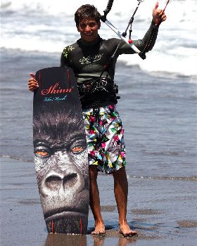 Kitesurfing