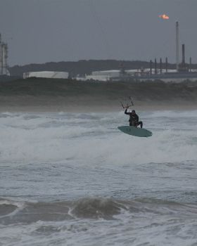 Kitesurfing