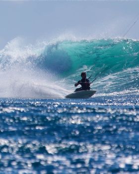 Kitesurfing