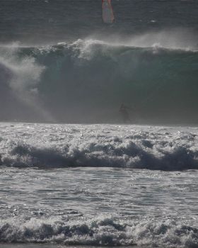 Kitesurfing