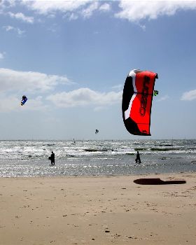 Kitesurfing