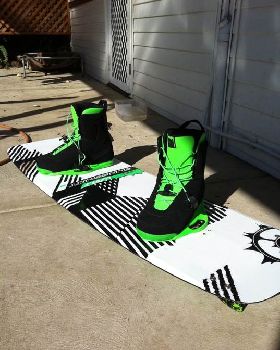 Kitesurfing