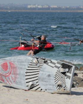 Kitesurfing