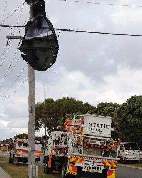 Kite up a power pole