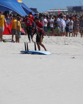 Kitesurfing