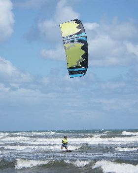 Kitesurfing