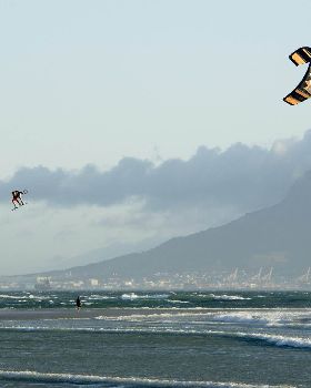 Ruben-Lenten-performs-a-demo-at-LEN10-Megaloop-Challenge-in-Big-Bay-2