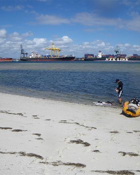 Kitesurfing