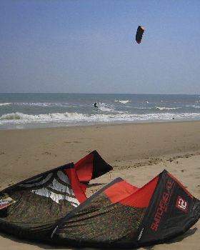 Kitesurfing