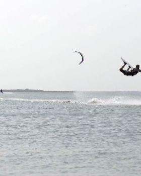 Kitesurfing