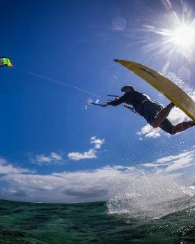 Ian Kitesurfing