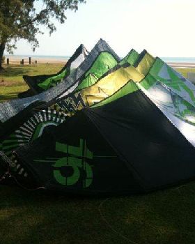 Kitesurfing