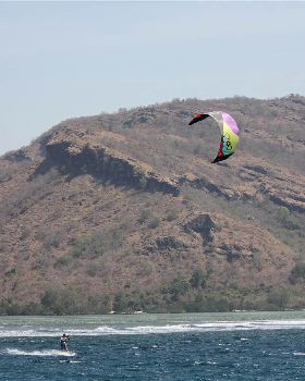 Kitesurfing