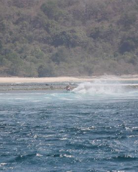 Kitesurfing