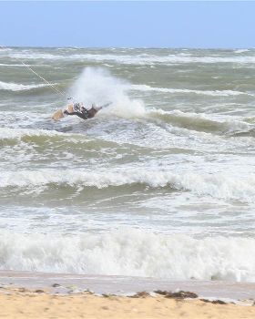 Kitesurfing