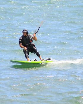 Kitesurfing